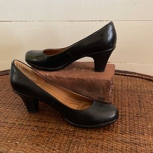 🍍Sofft Black Pumps, Size 6, Like New!